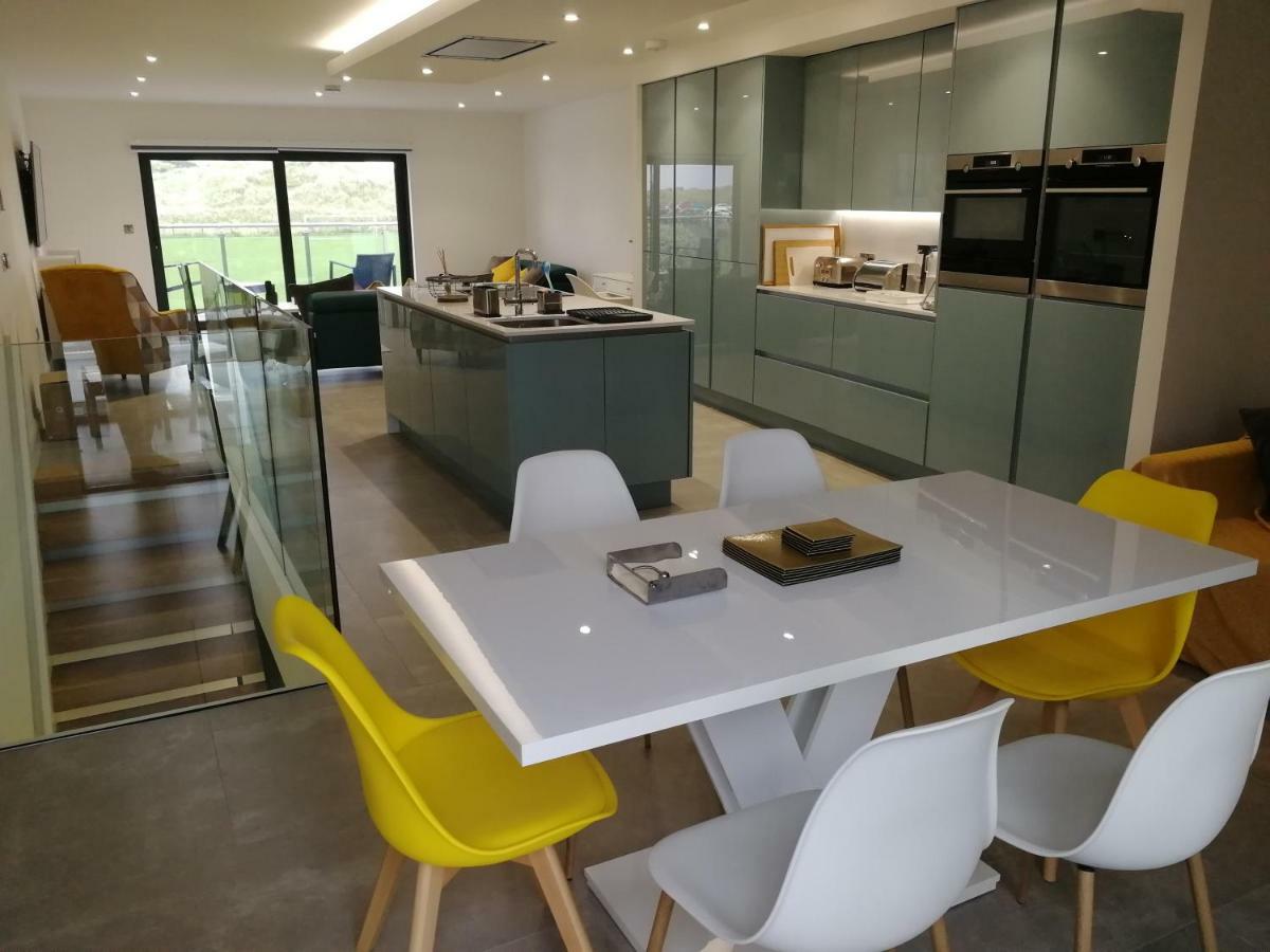 Portrush Luxury Apartment, Currangate ภายนอก รูปภาพ